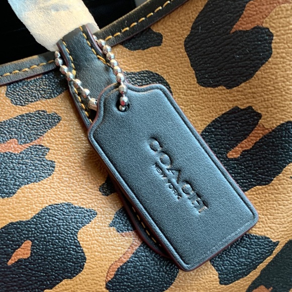 Authentic COACH Coated canvas/ smooth leather trim/signature  magnetic tote - Picture 10 of 14